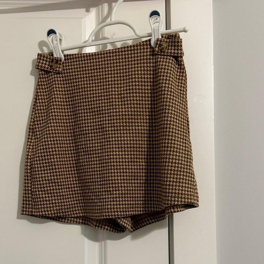 Altar'd State Brown Houndstooth Skort